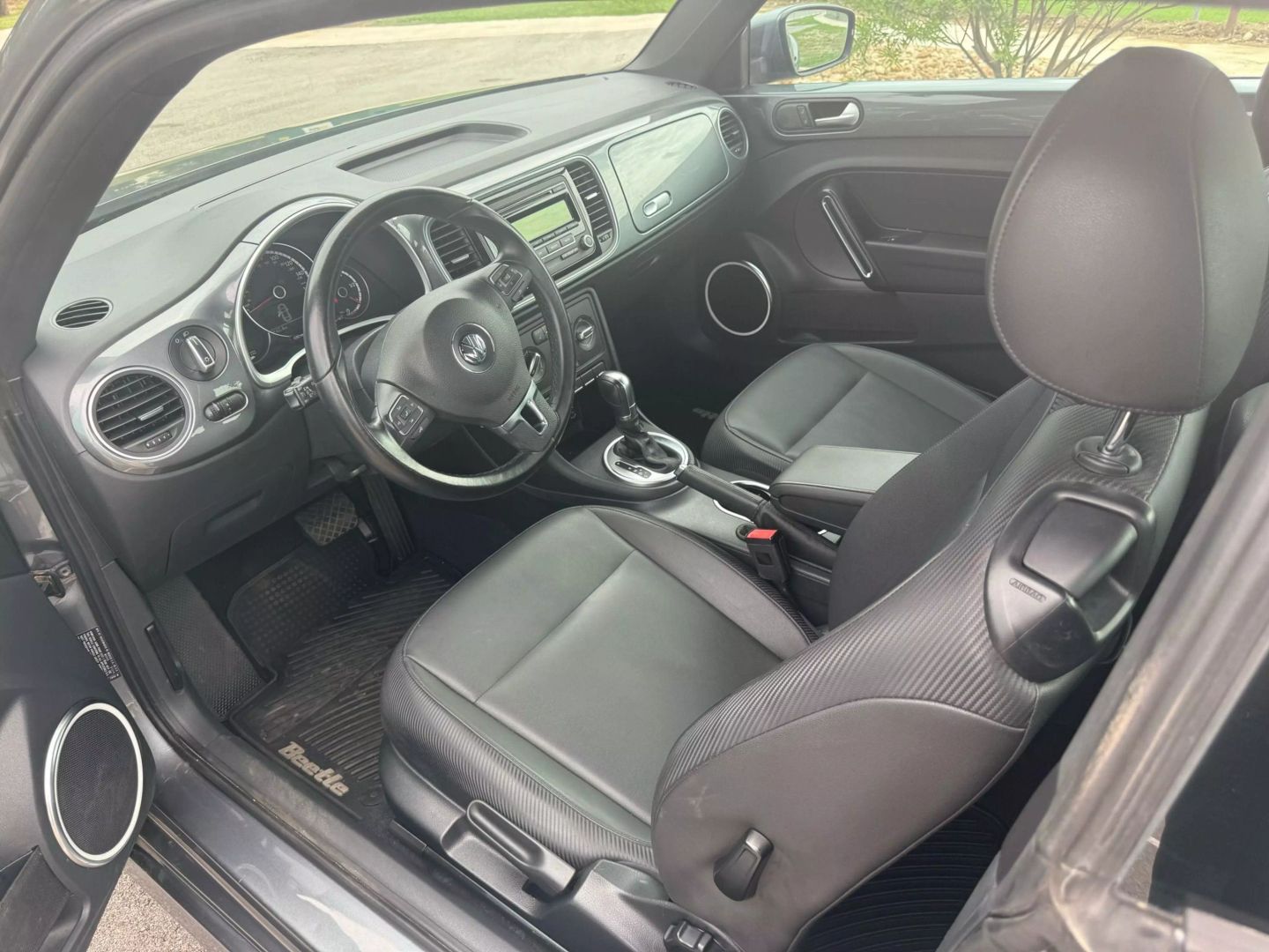2014 Volkswagen Beetle - Image 26