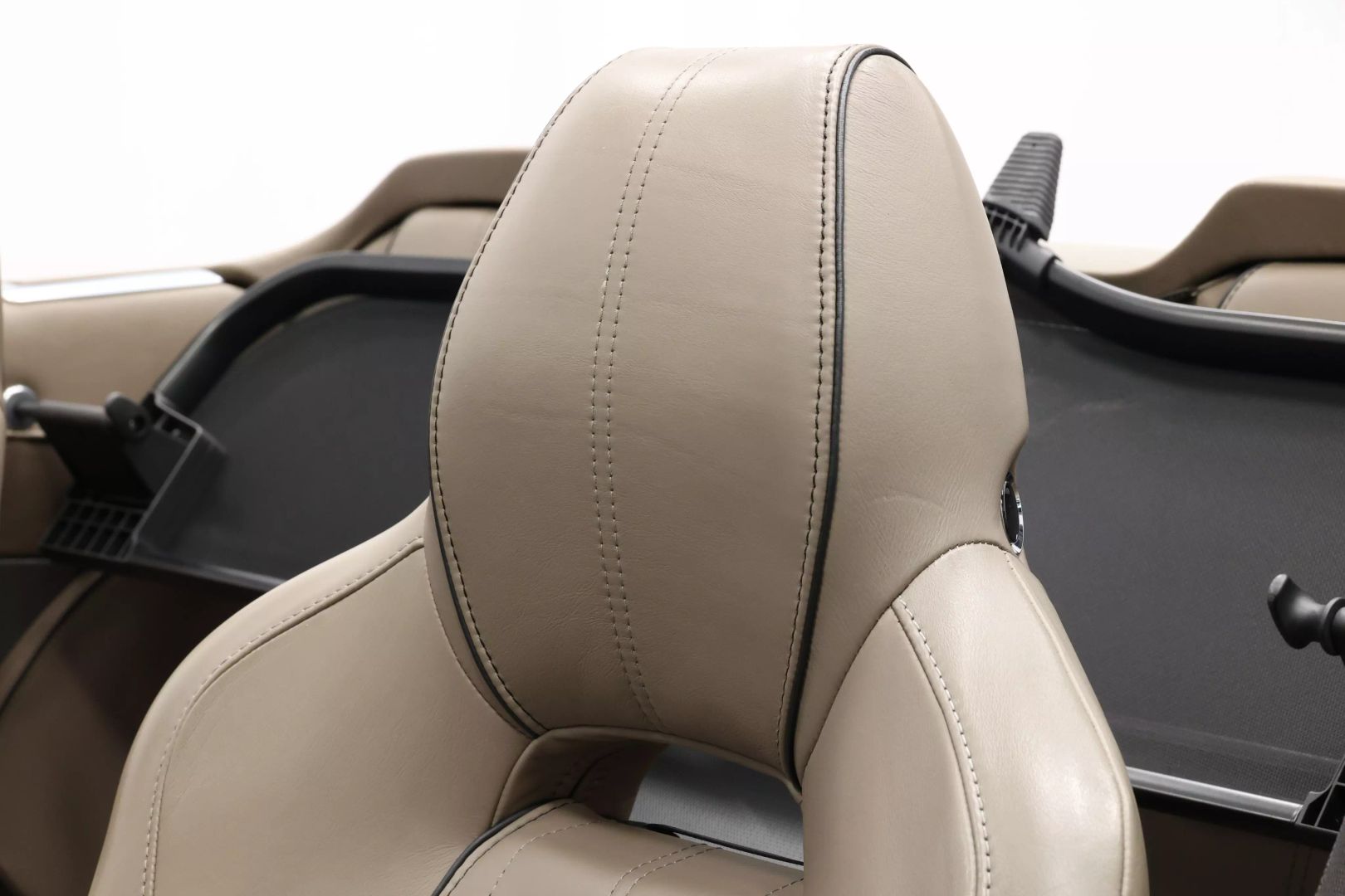 2015 Aston Martin Db9 - Image 17