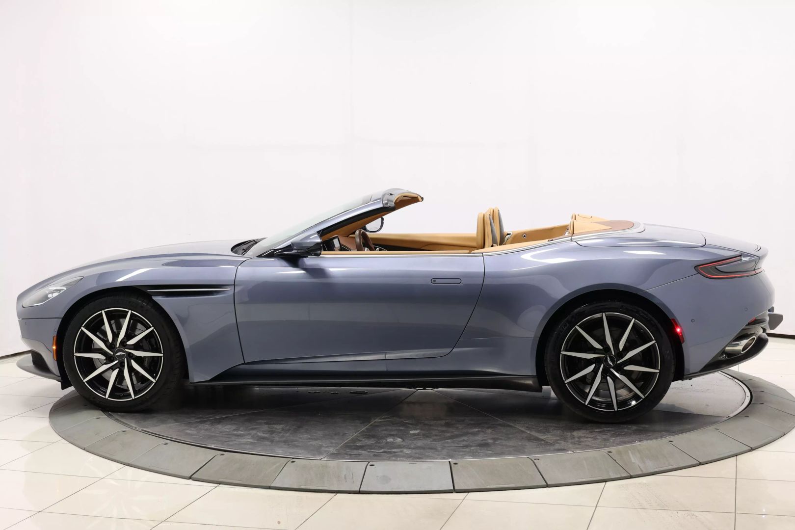 2019 Aston Martin Db11 - Image 6