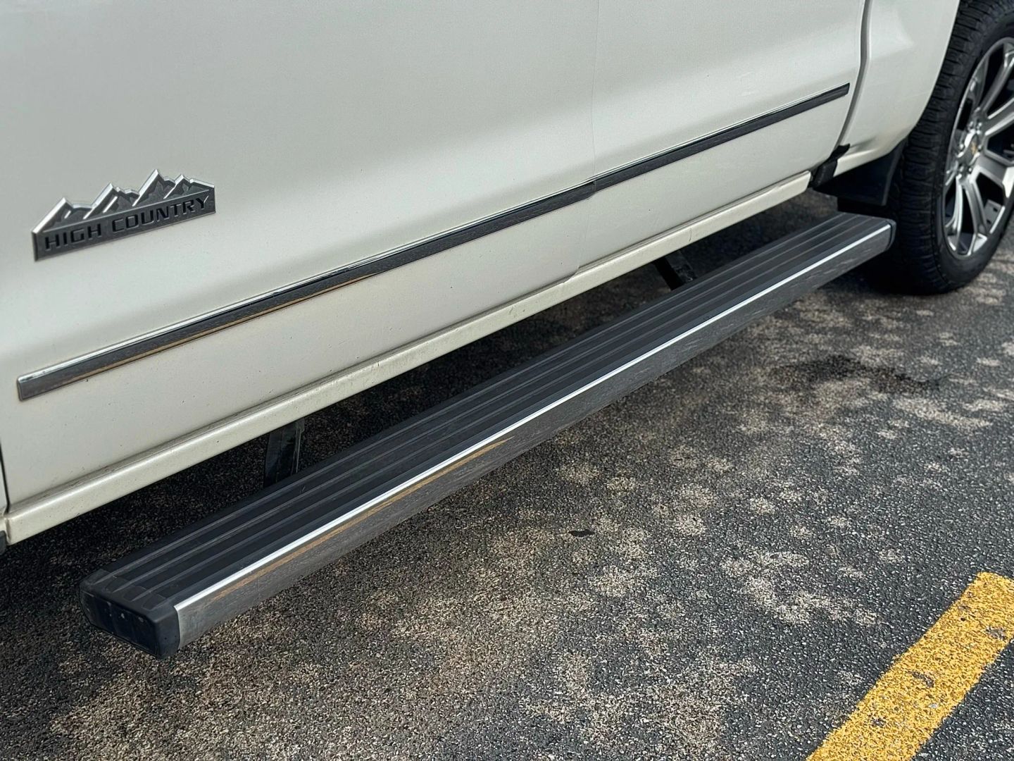 2017 Chevrolet Silverado 1500 Crew Cab - Image 13