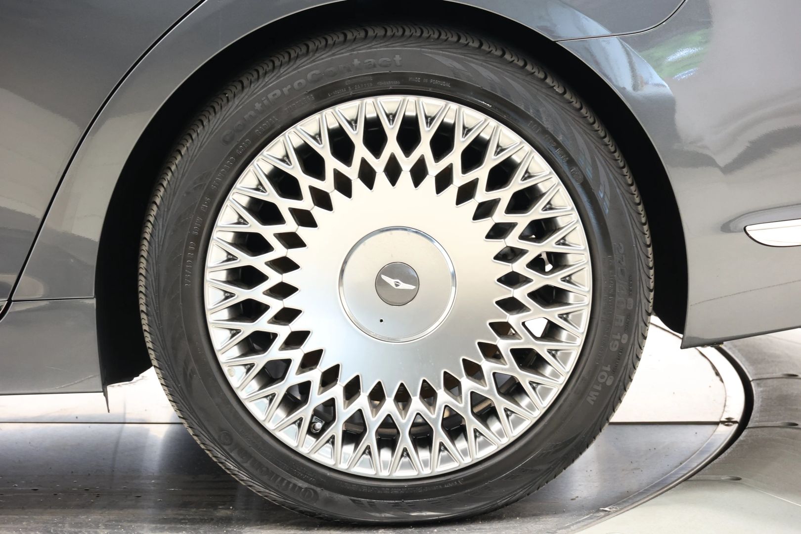 2020 Genesis G90 - Image 130