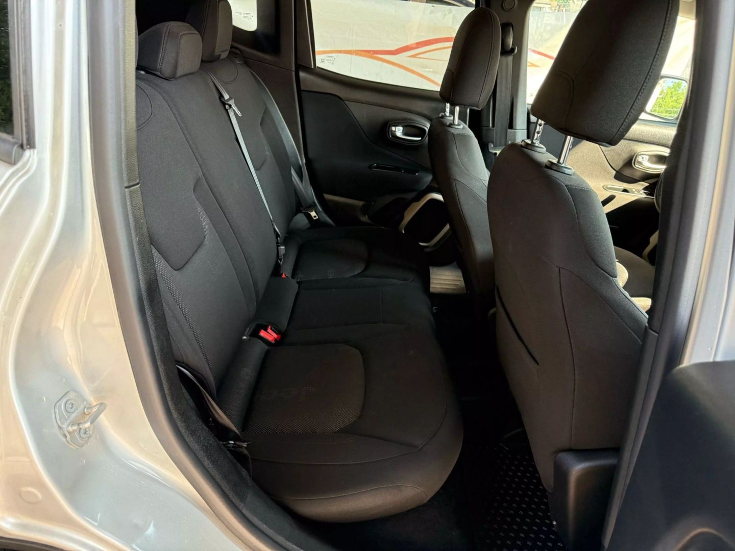 2016 Jeep Renegade - Image 22