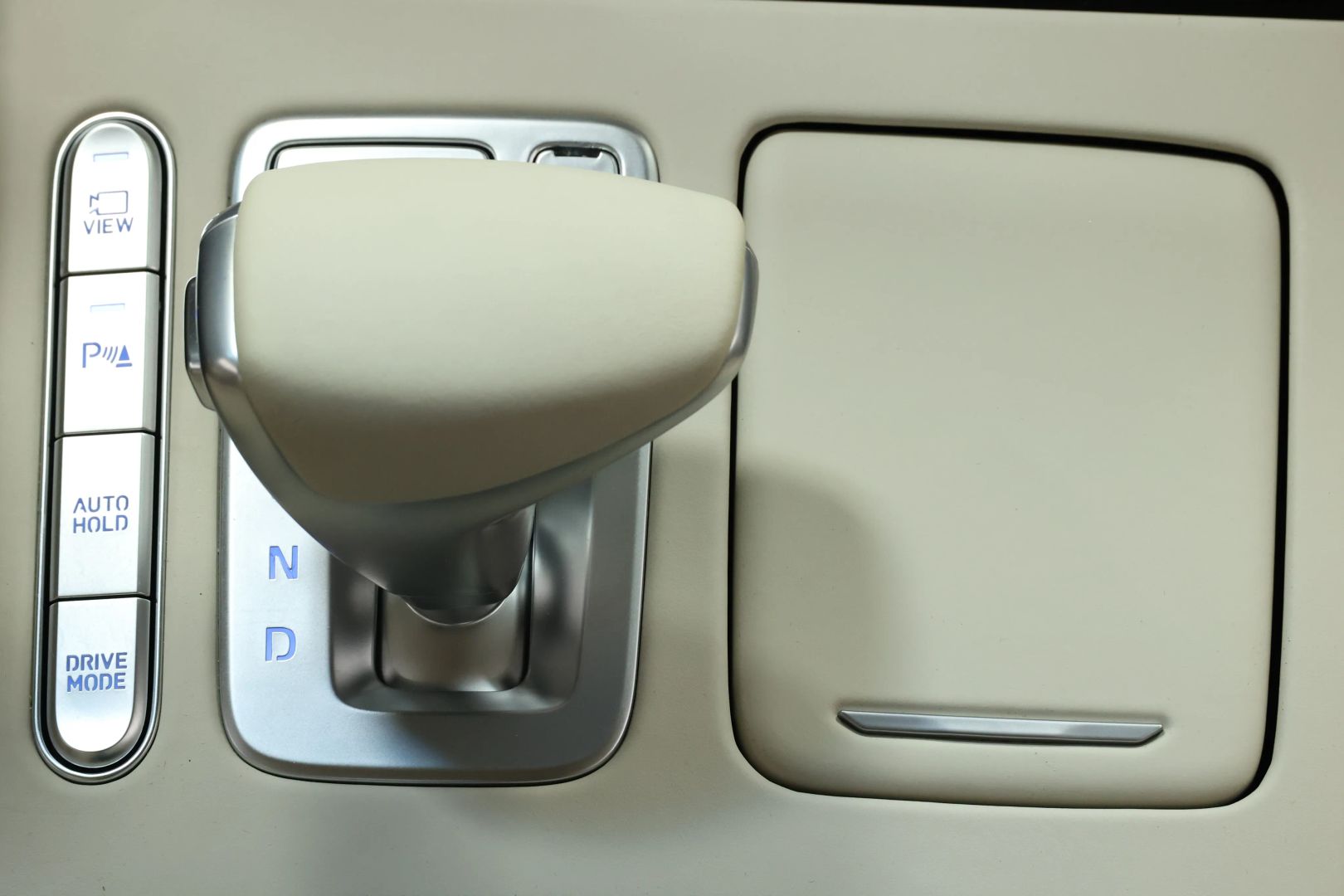 2020 Genesis G90 - Image 50