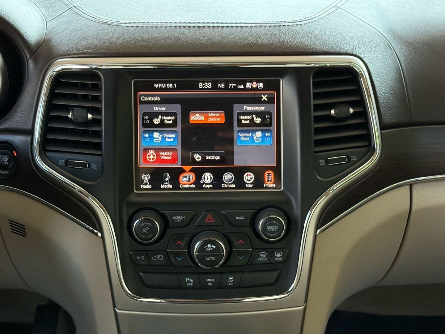 2015 Jeep Grand Cherokee - Image 28