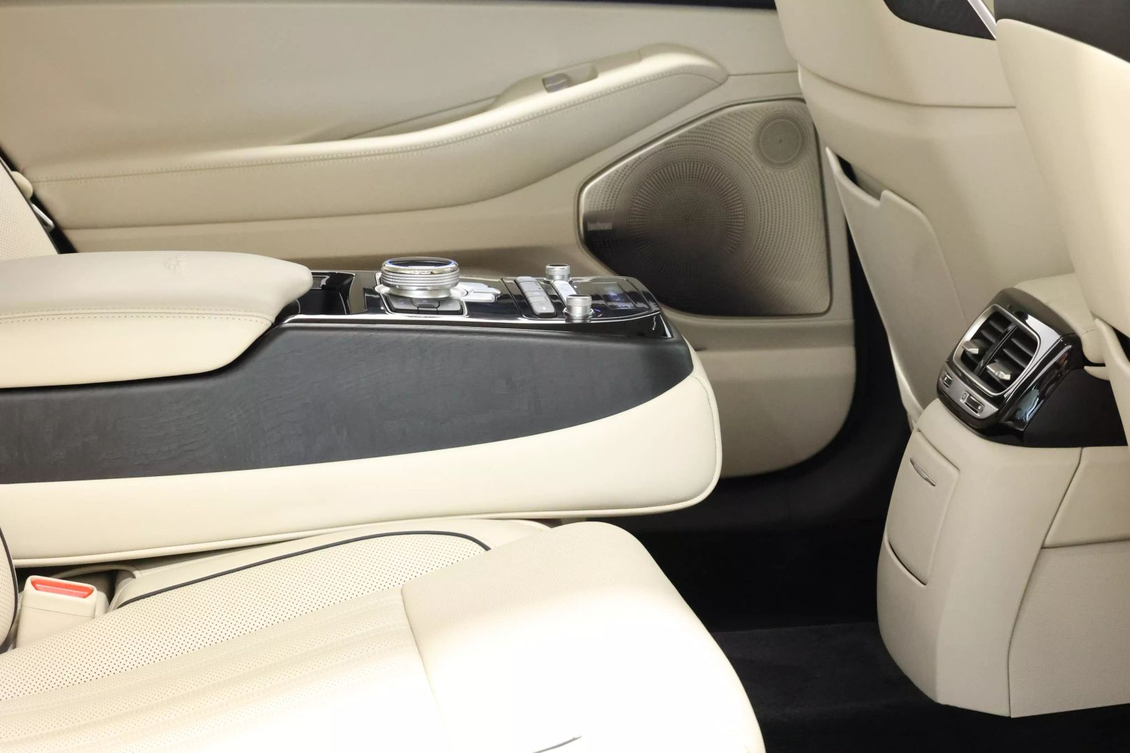 2020 Genesis G90 - Image 87