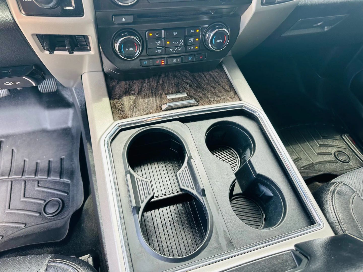 2017 Ford F250 Super Duty Crew Cab - Image 24