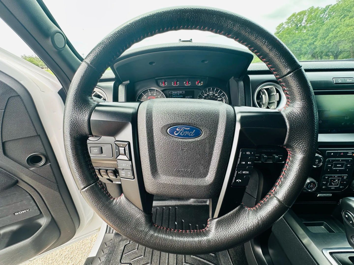 2013 Ford F150 Supercrew Cab - Image 25