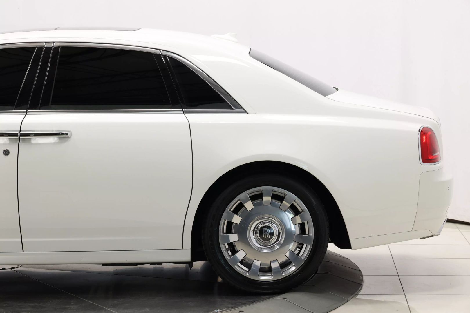 2013 Rolls-royce Ghost - Image 8