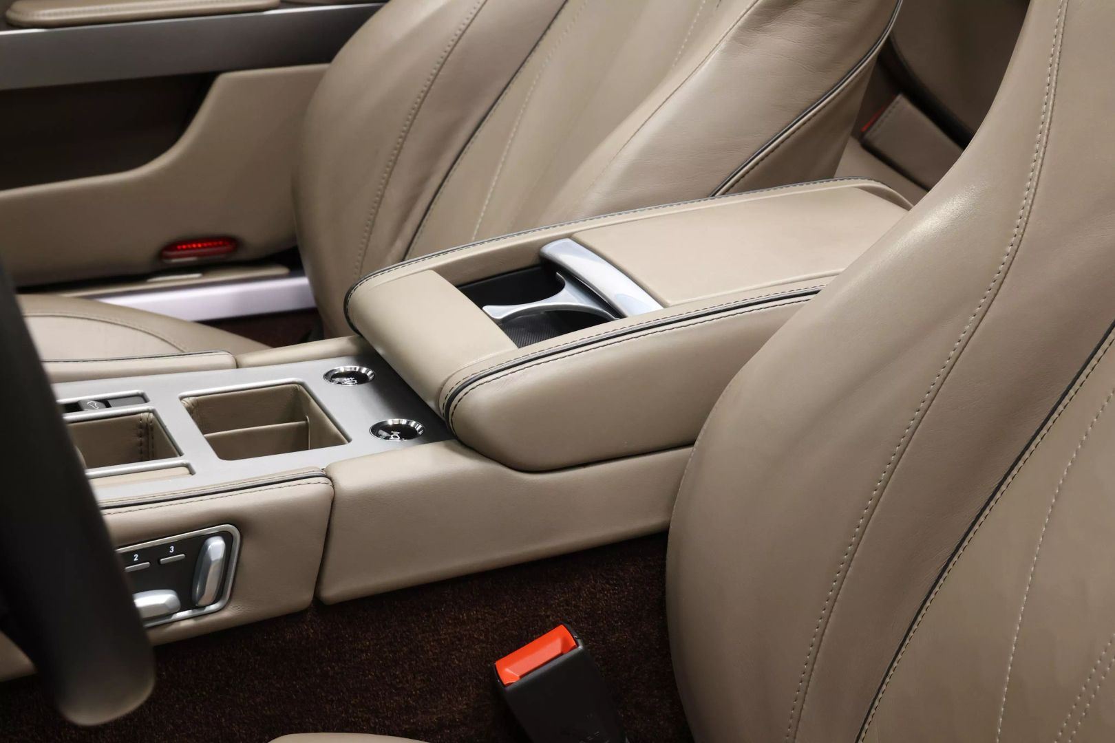 2015 Aston Martin Db9 - Image 18