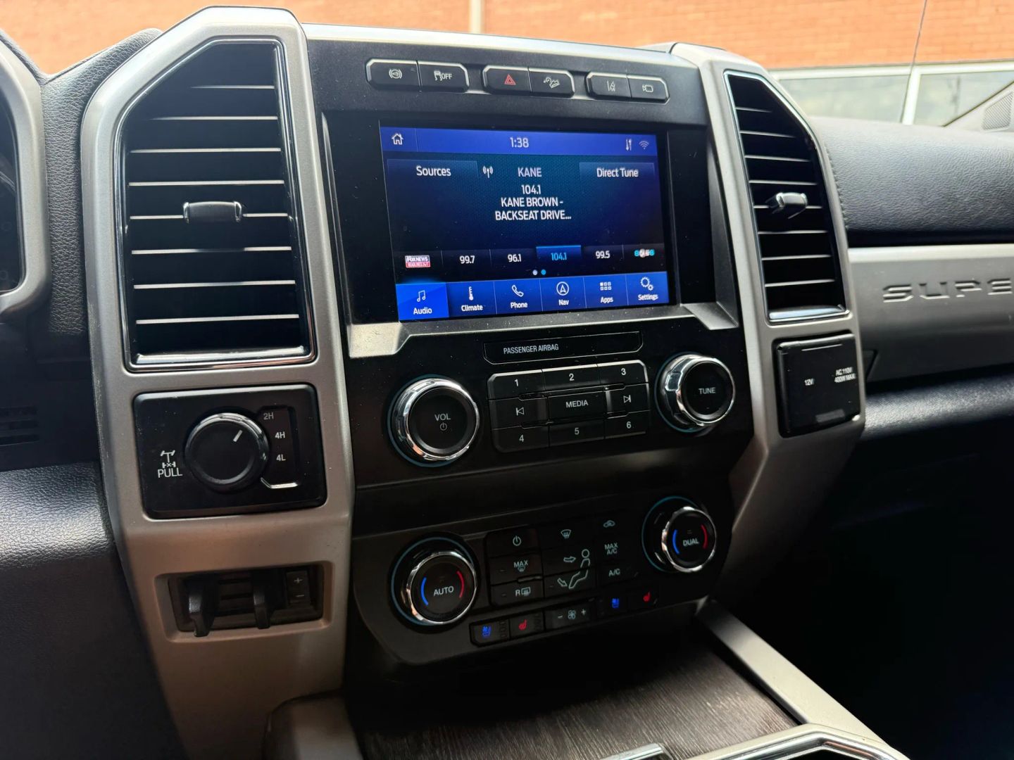 2020 Ford F250 Super Duty Crew Cab - Image 25