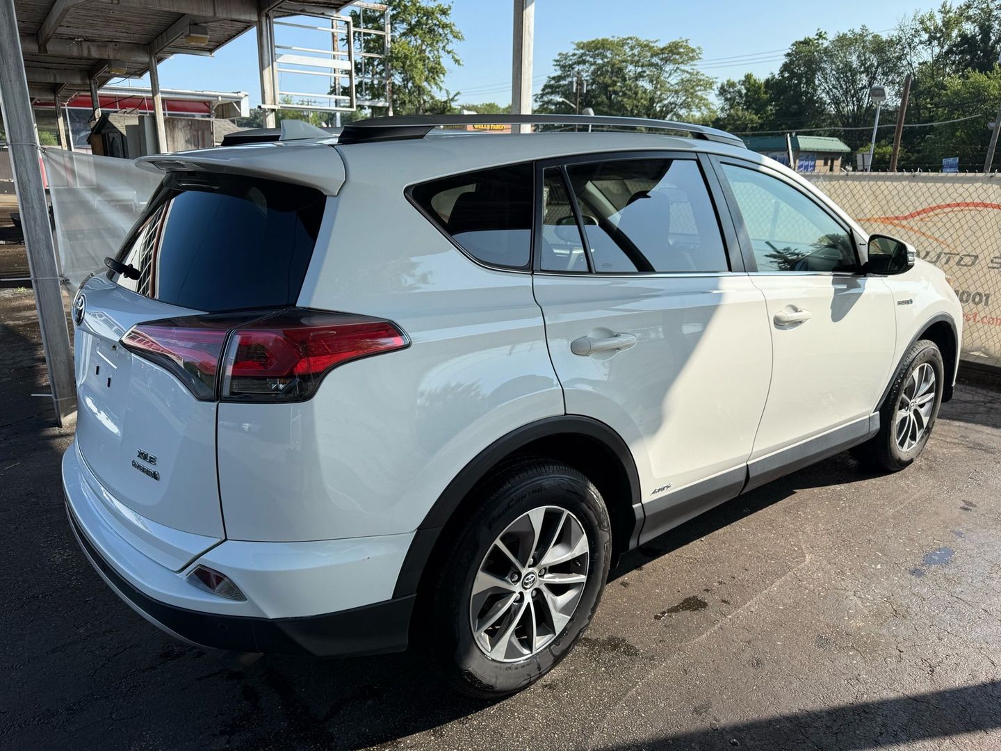 2018 Toyota Rav4 Hybrid - Image 12