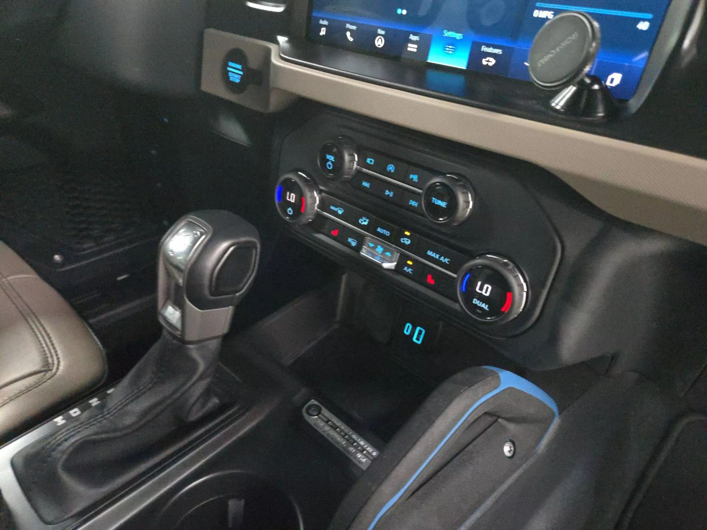 2023 Ford Bronco - Image 26