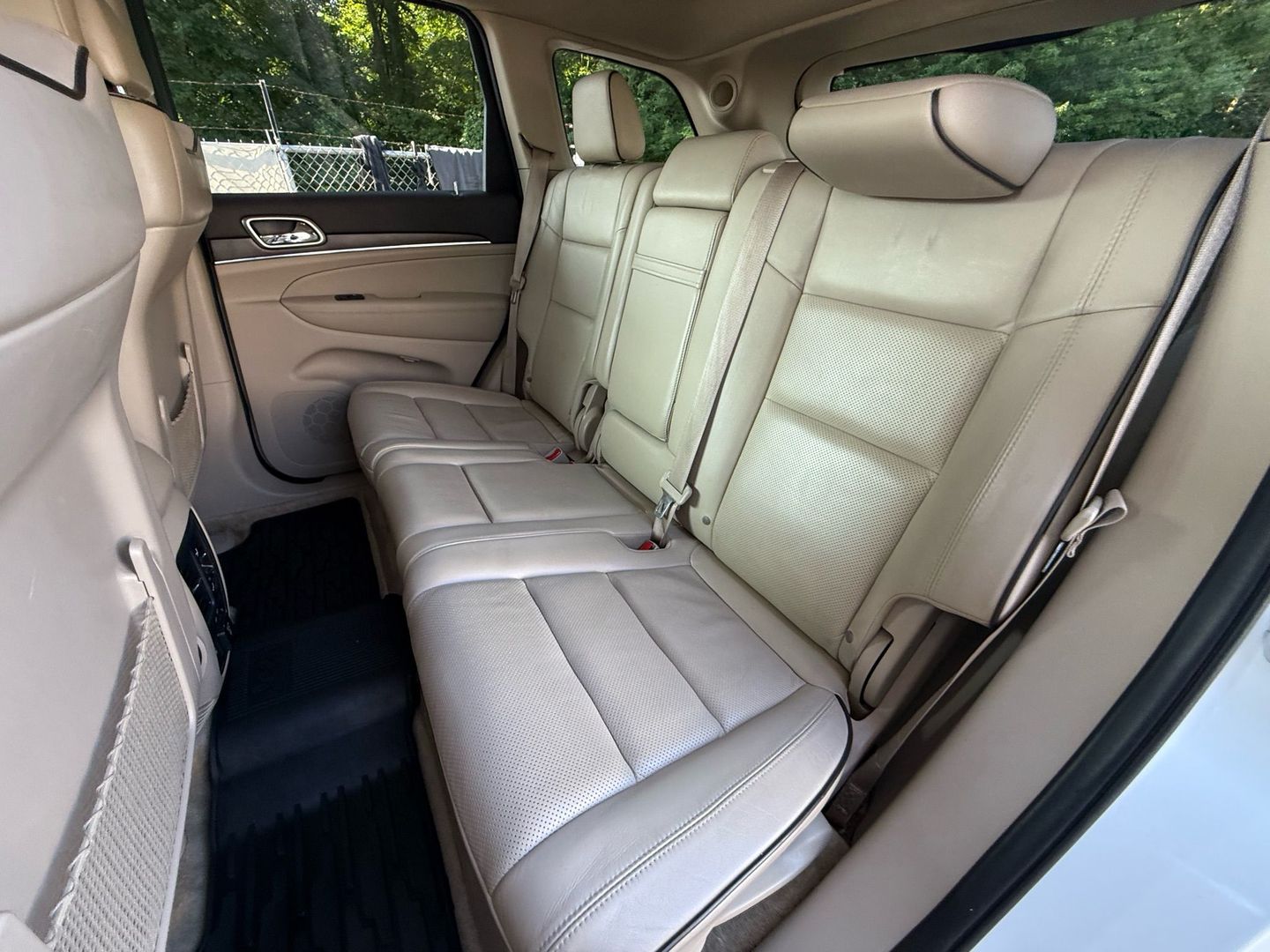 2015 Jeep Grand Cherokee - Image 19