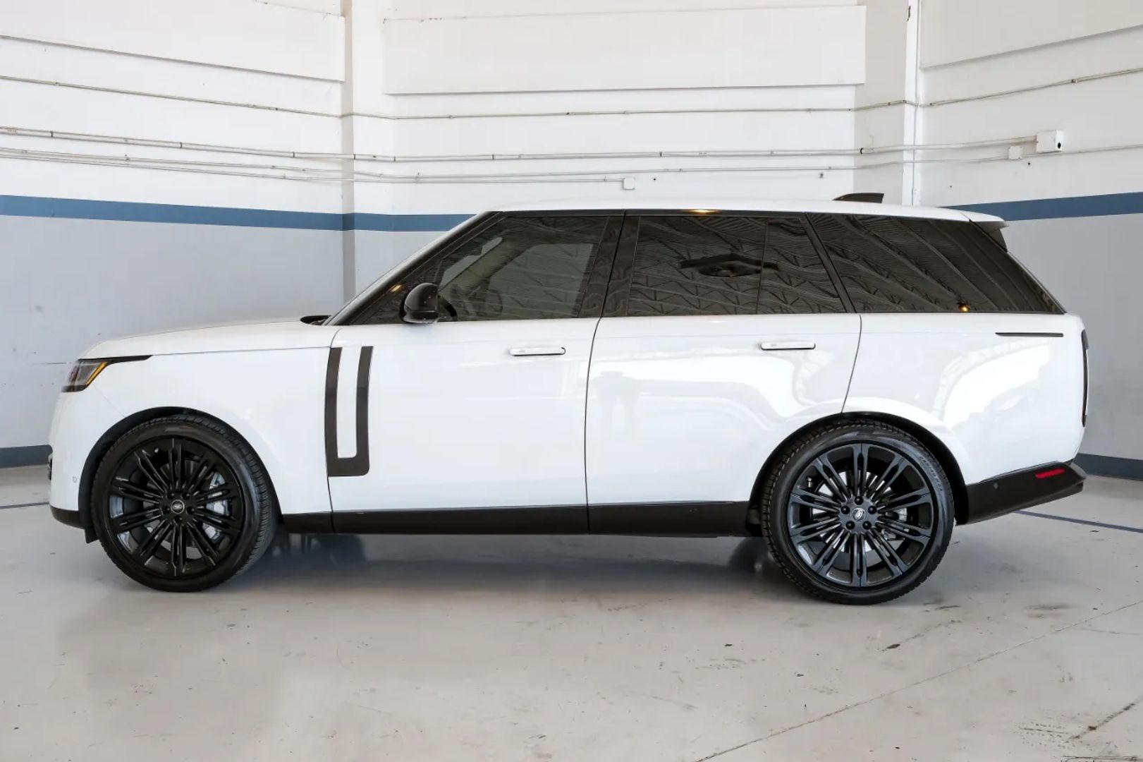 2024 Land Rover Range Rover - Image 12