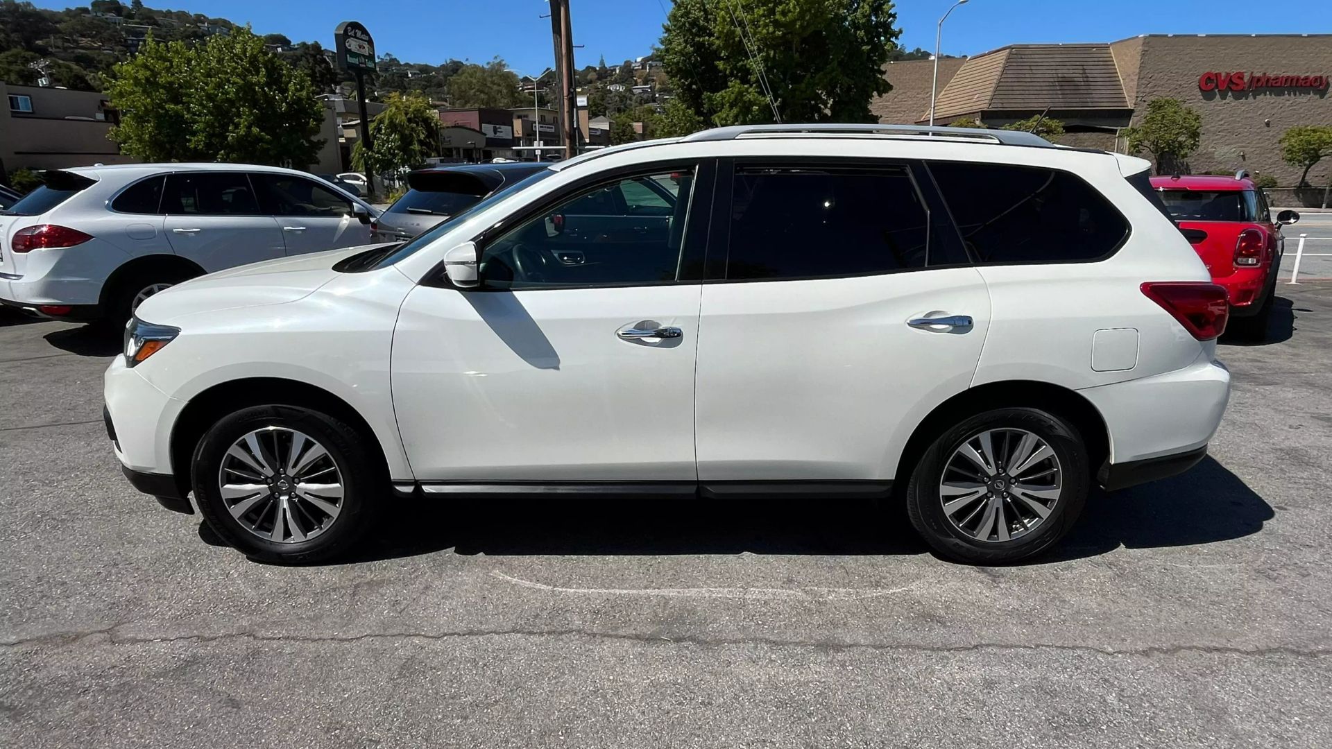 2017 Nissan Pathfinder  Vin: 5n1dr2mm9hc681748 Stock Id: 681748 - Image 4
