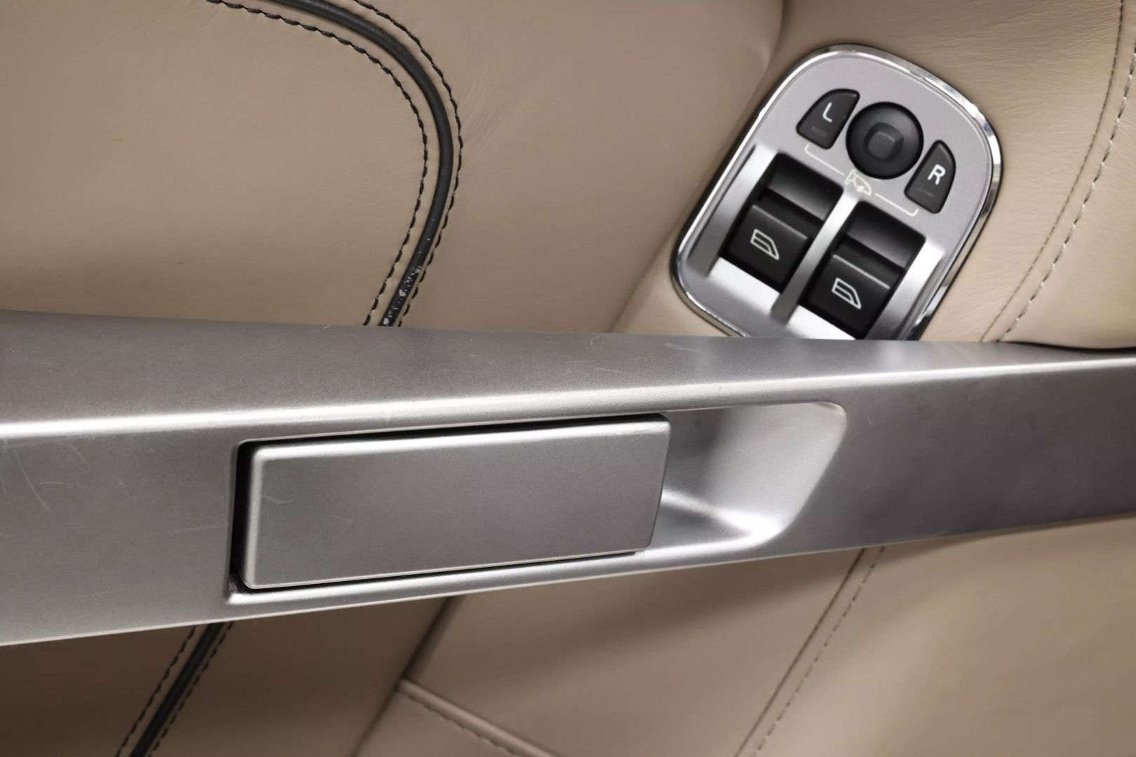 2015 Aston Martin Db9 - Image 11