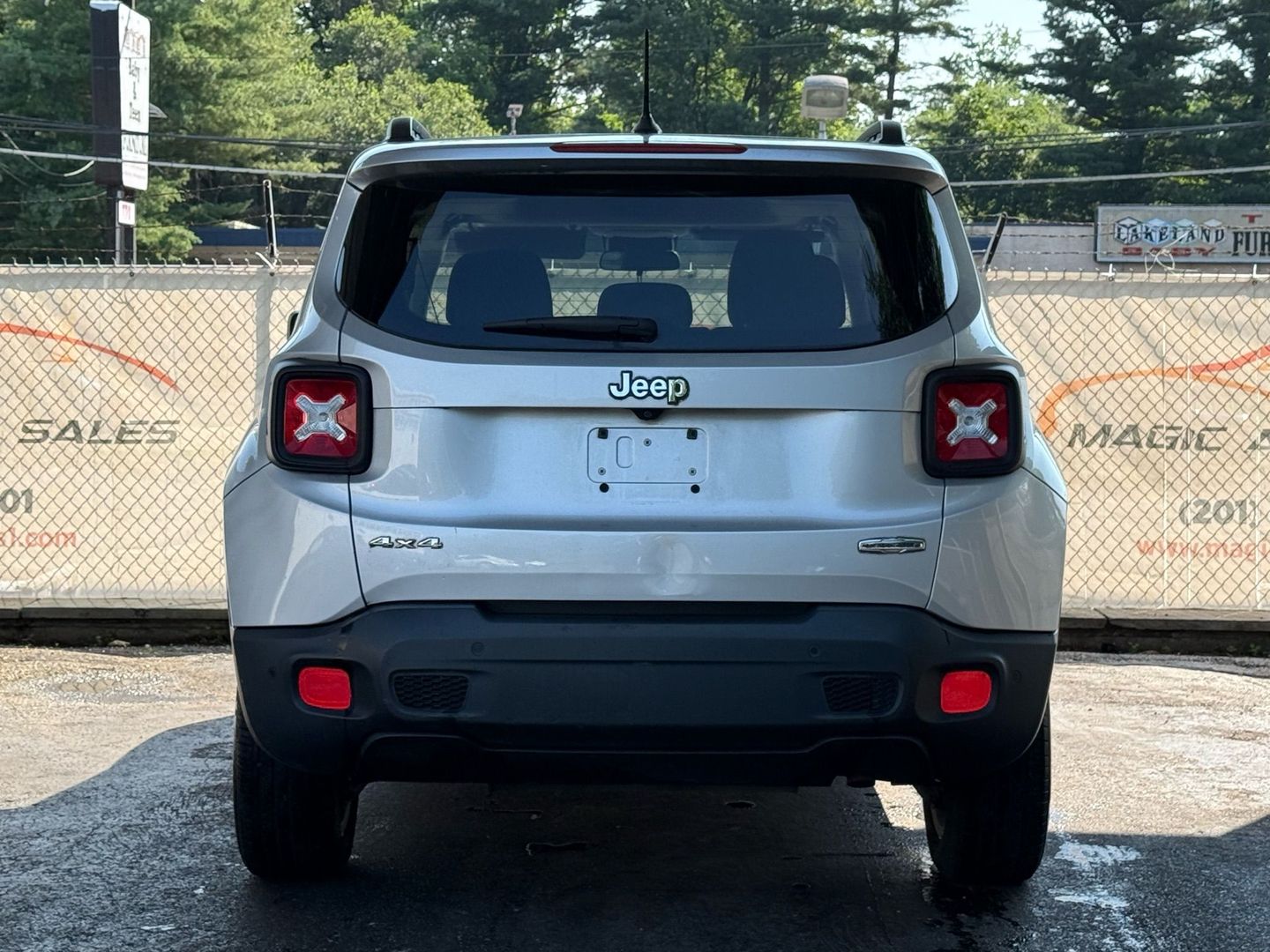 2016 Jeep Renegade - Image 10