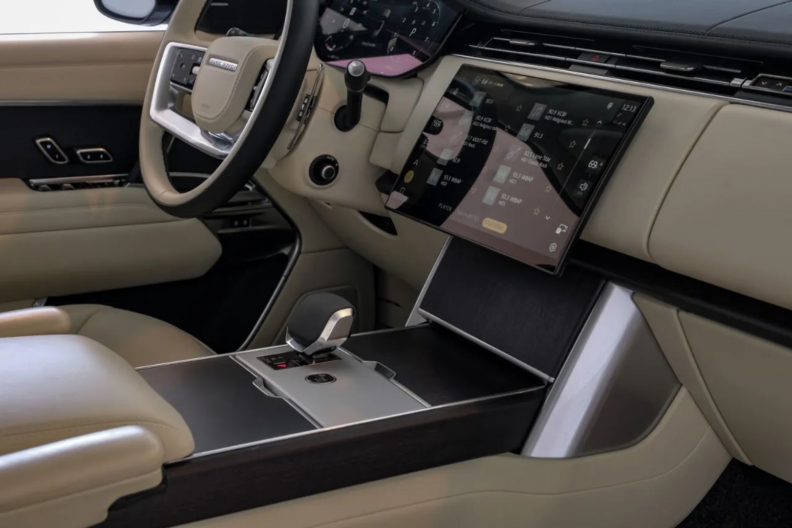 2024 Land Rover Range Rover - Image 23