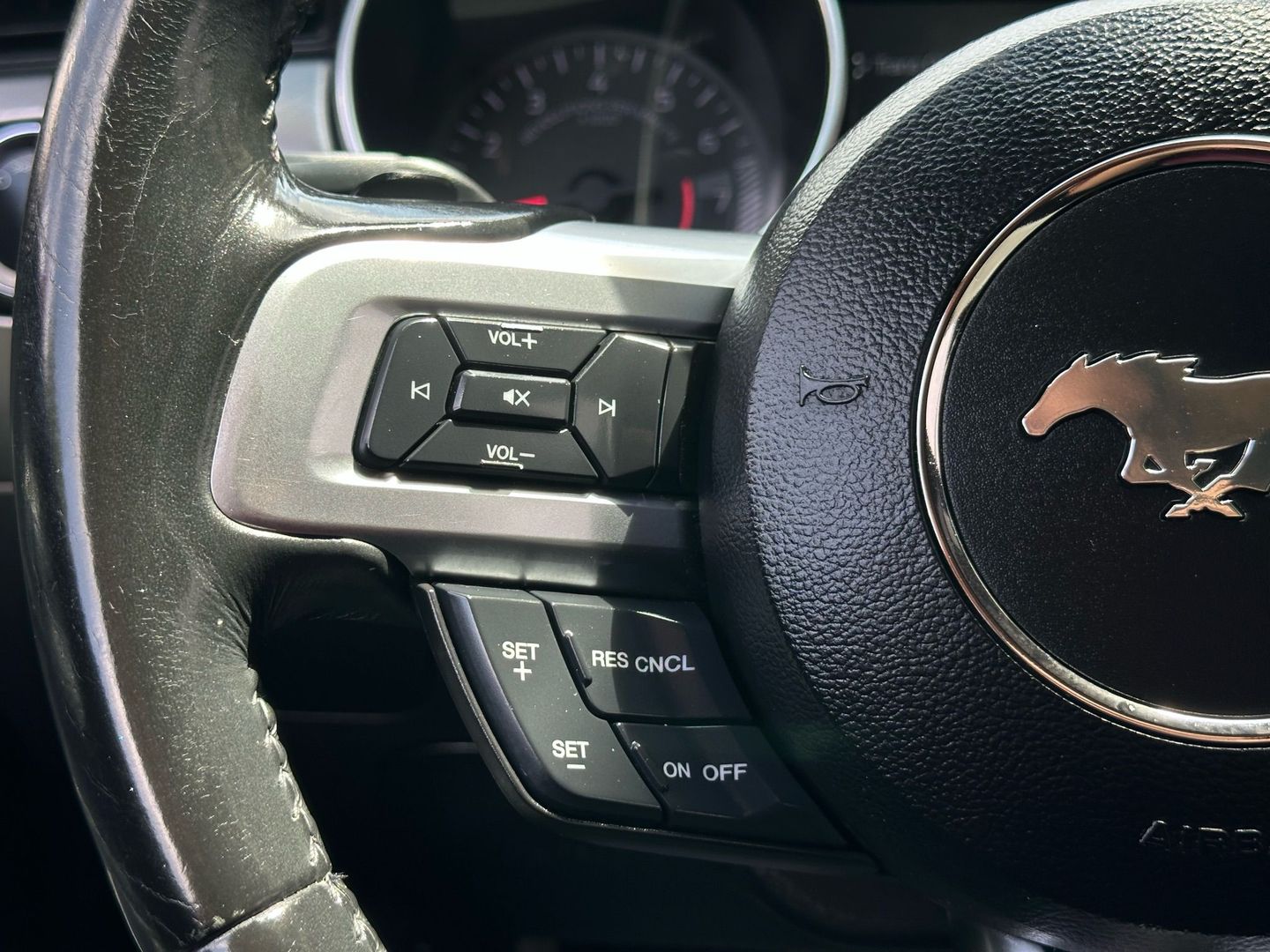 2019 Ford Mustang - Image 31
