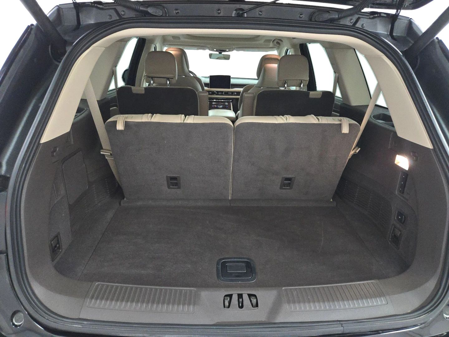 2020 Lincoln Aviator - Image 11