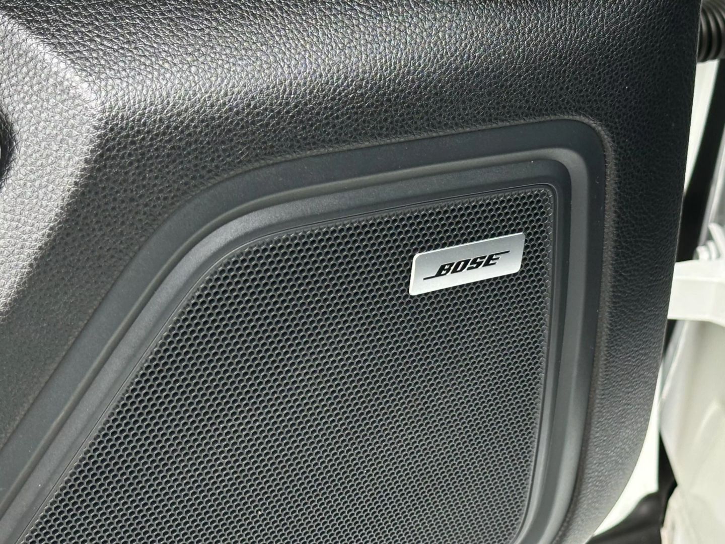 2015 Porsche Macan - Image 13
