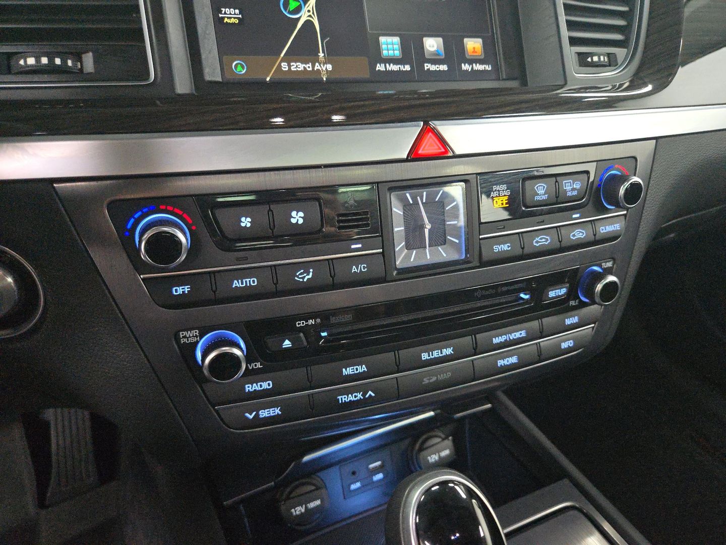 2015 Hyundai Genesis - Image 24
