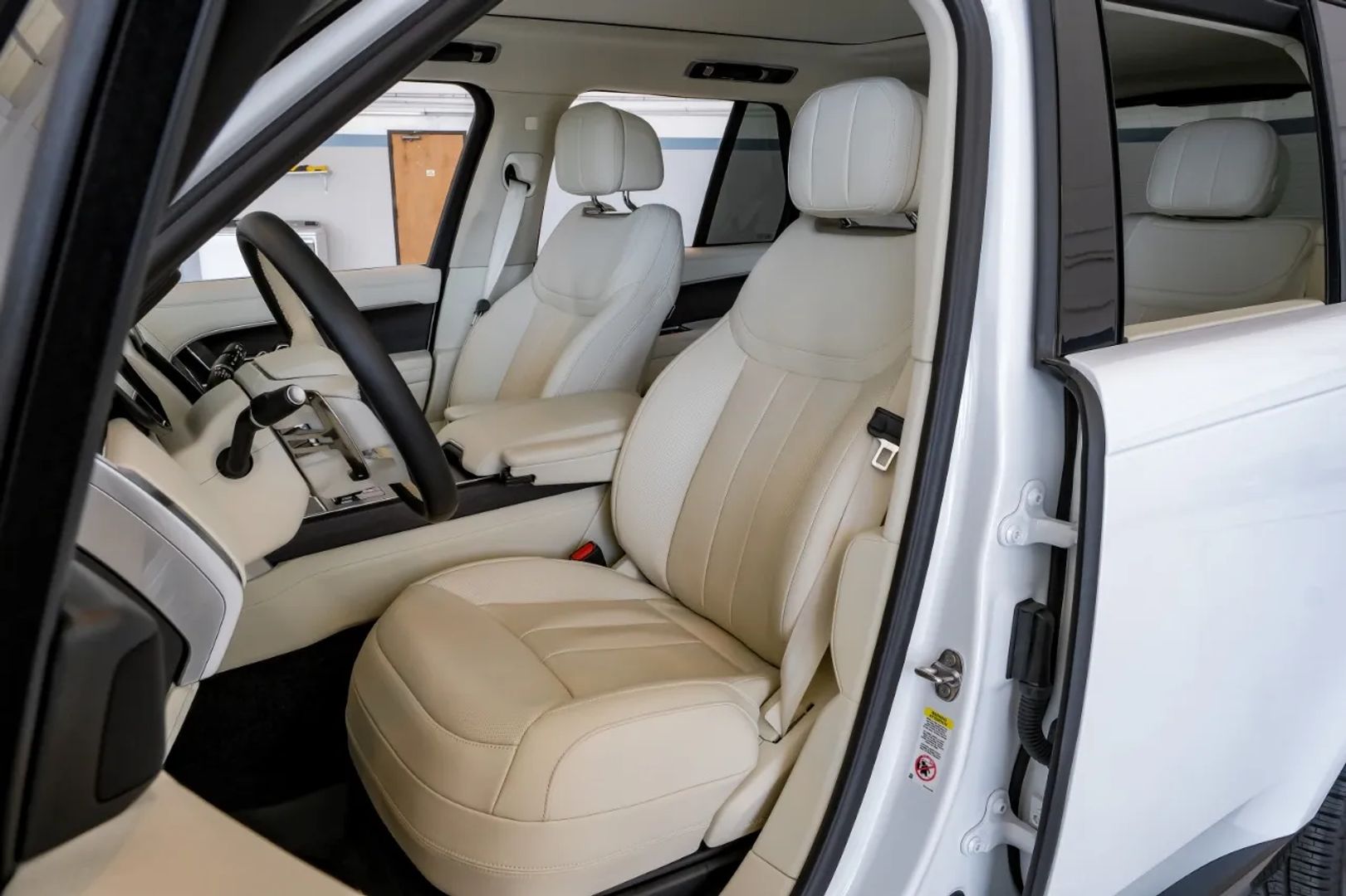 2024 Land Rover Range Rover - Image 3