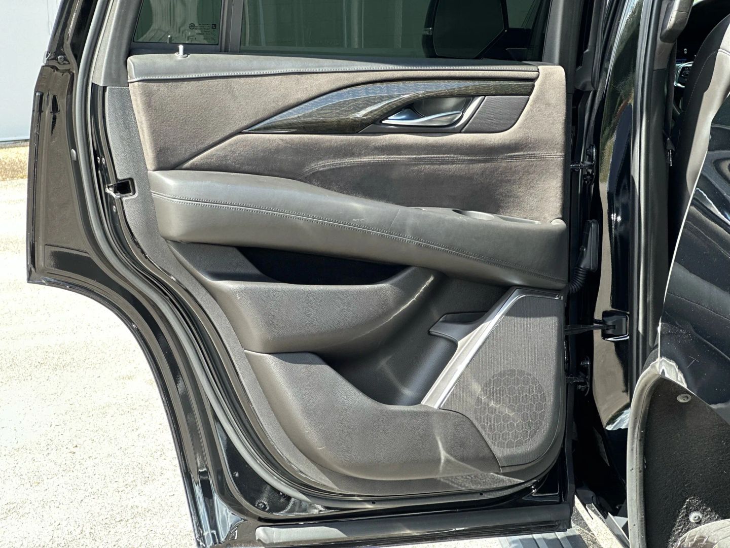 2016 CADILLAC ESCALADE SUV V8, 6.2 LITER PLATINUM SPORT UTILITY 4D