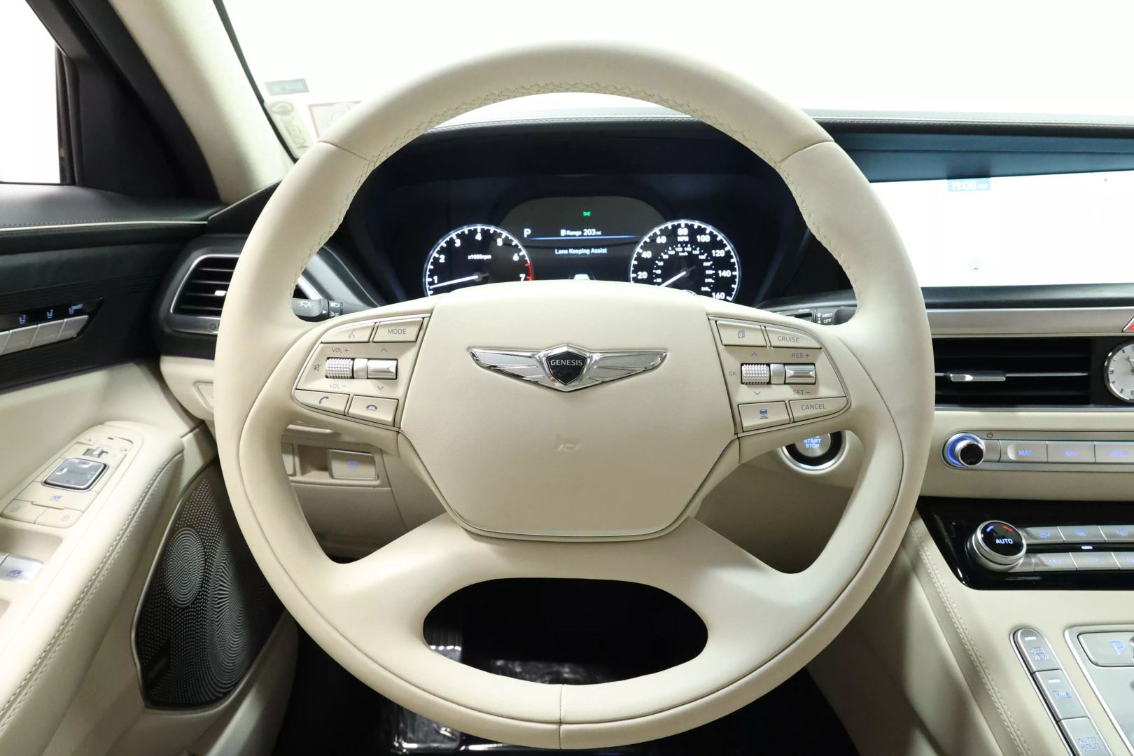 2020 Genesis G90 - Image 23
