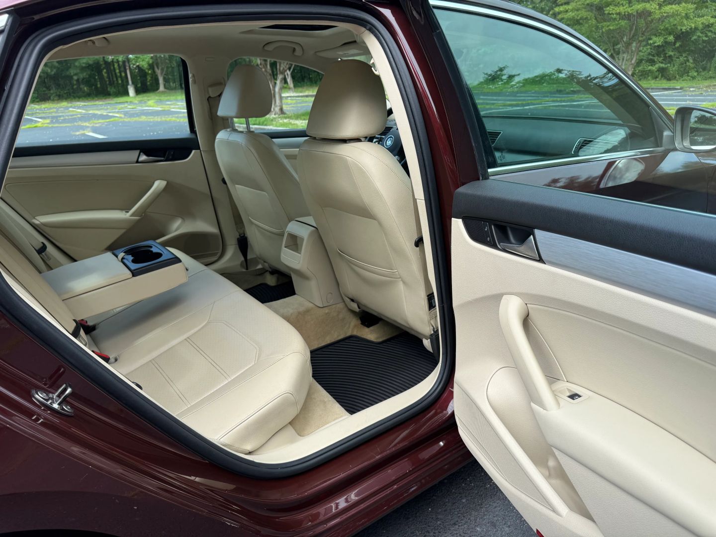 2012 Volkswagen Passat - Image 13
