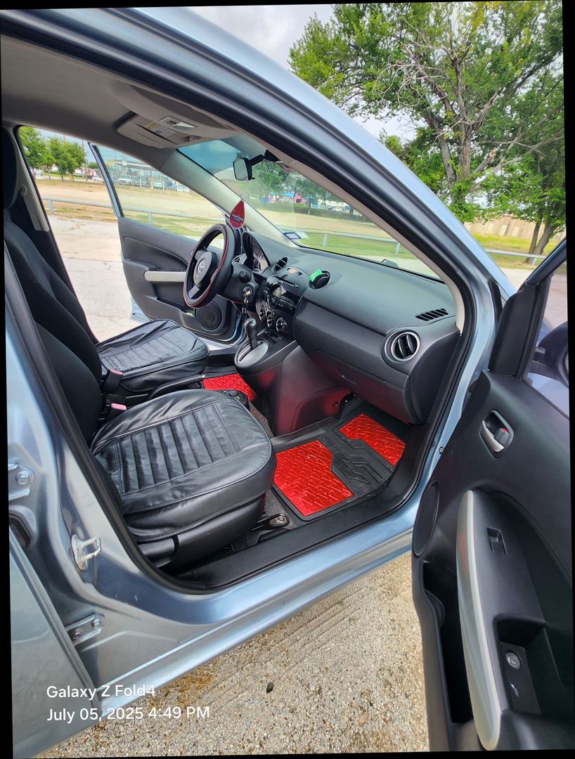 2013 Mazda Mazda2 - Image 15