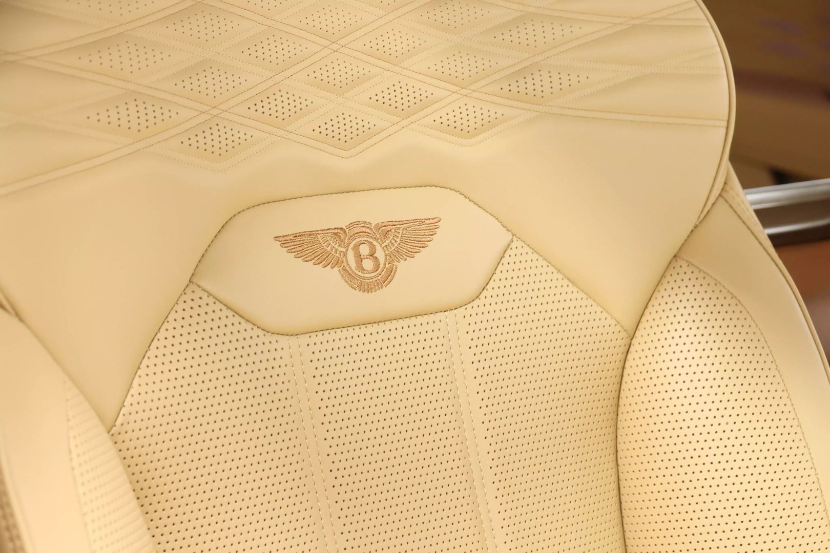 2023 Bentley Bentayga Ewb - Image 112