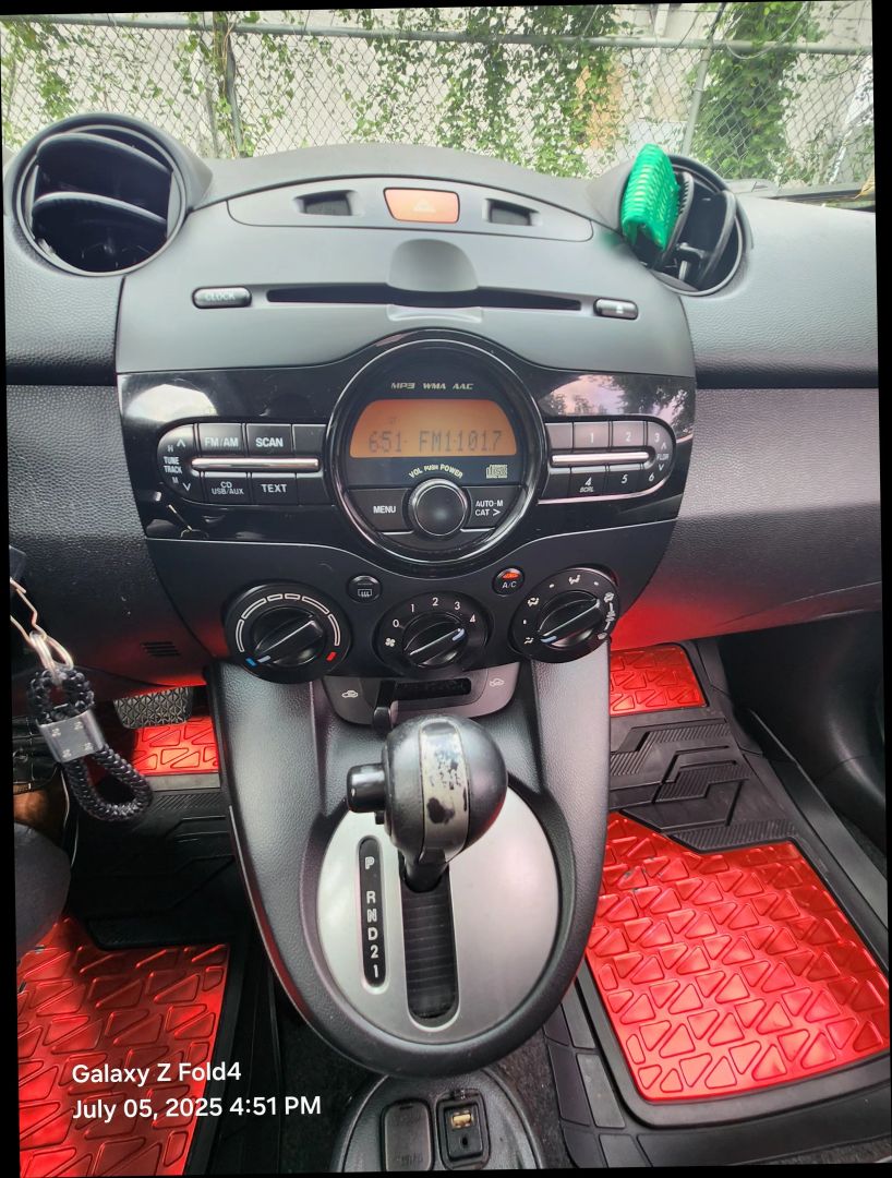 2013 Mazda Mazda2 - Image 10