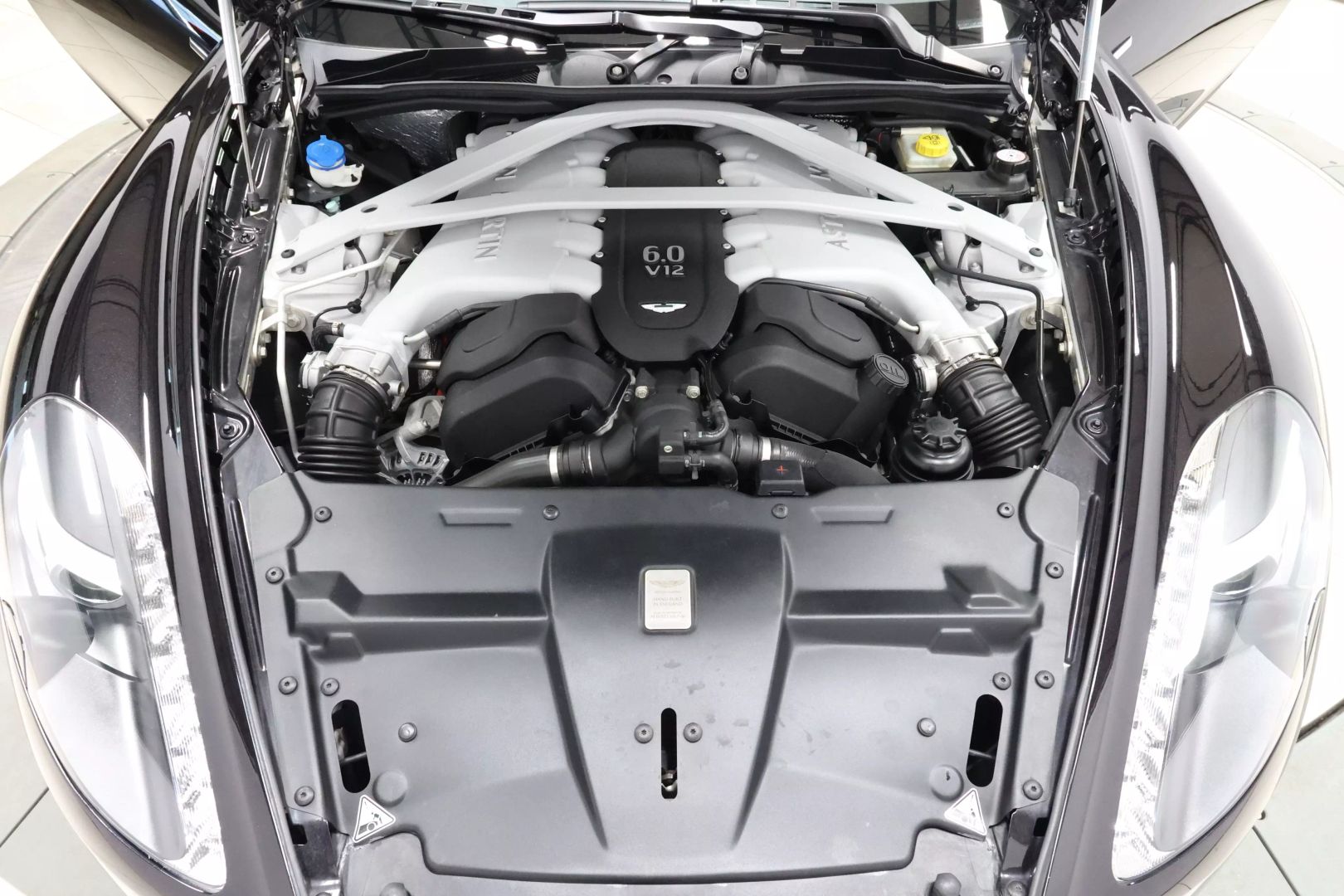 2015 Aston Martin Db9 - Image 88