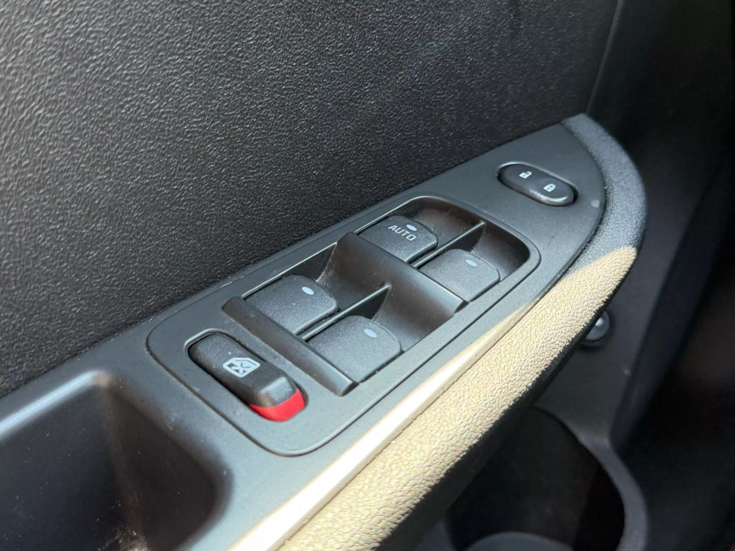 2008 Chevrolet Malibu - Image 32