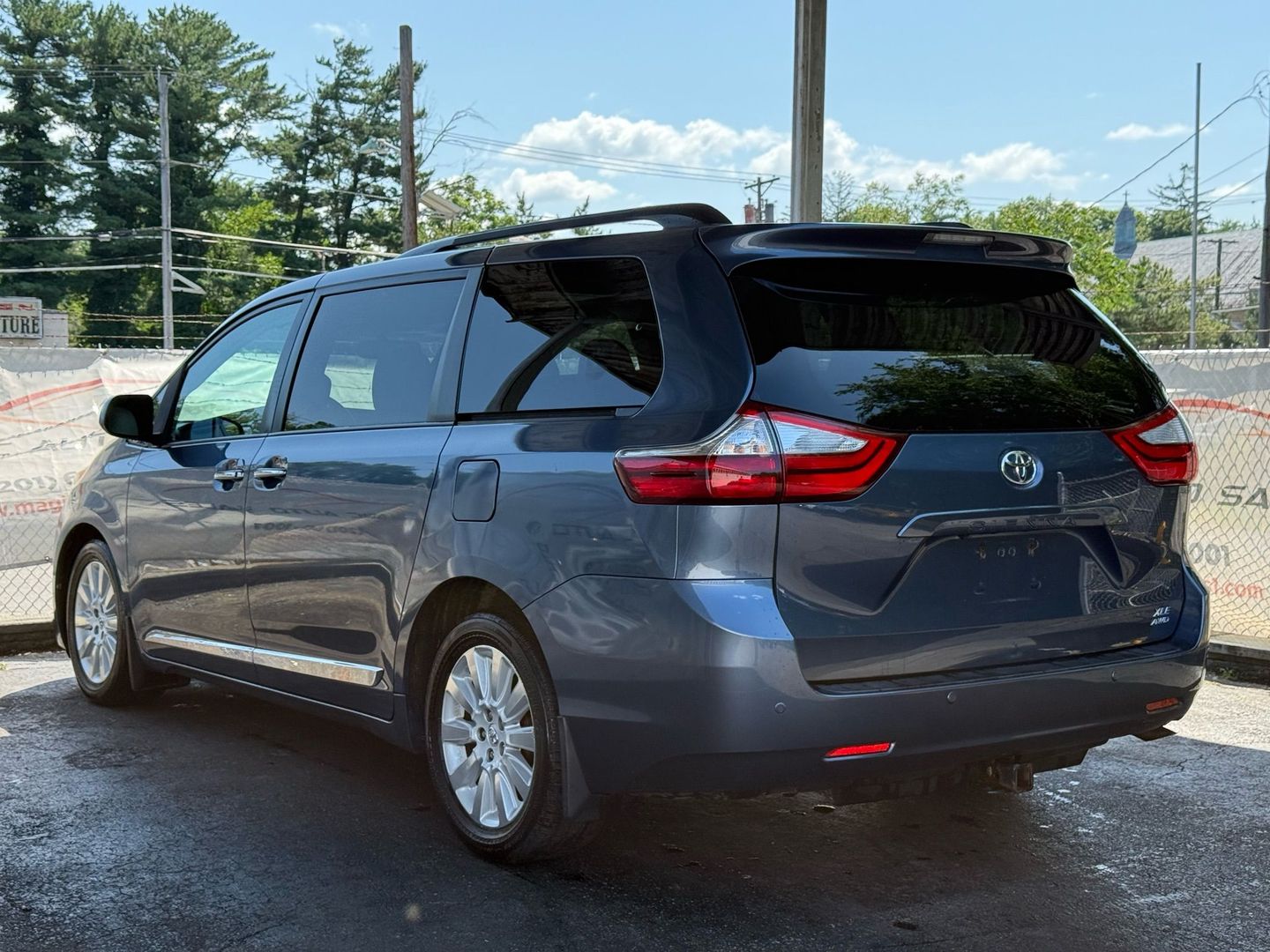 2015 Toyota Sienna - Image 9