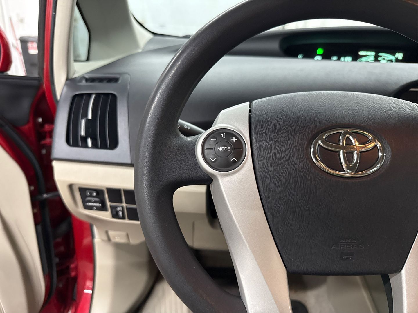 2011 Toyota Prius - Image 22