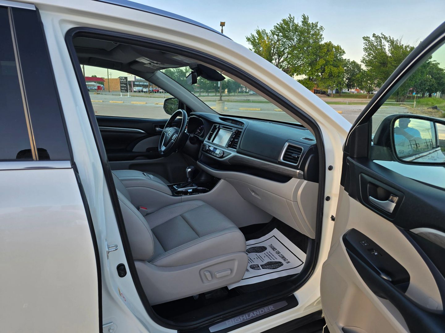 2018 Toyota Highlander - Image 12