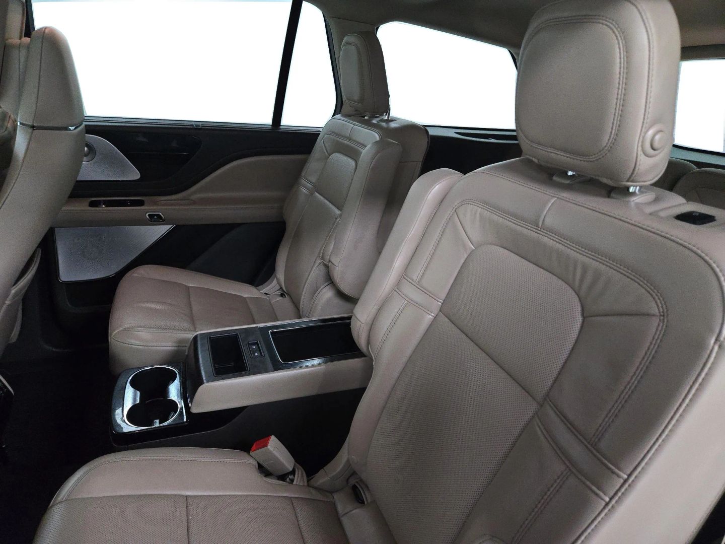 2020 Lincoln Aviator - Image 15