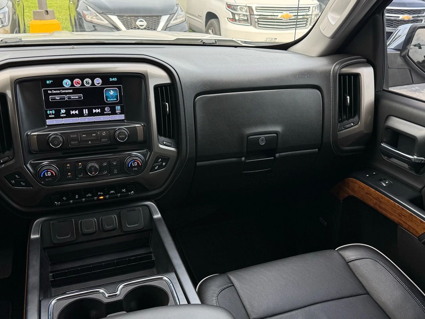 2017 Chevrolet Silverado 1500 Crew Cab - Image 29
