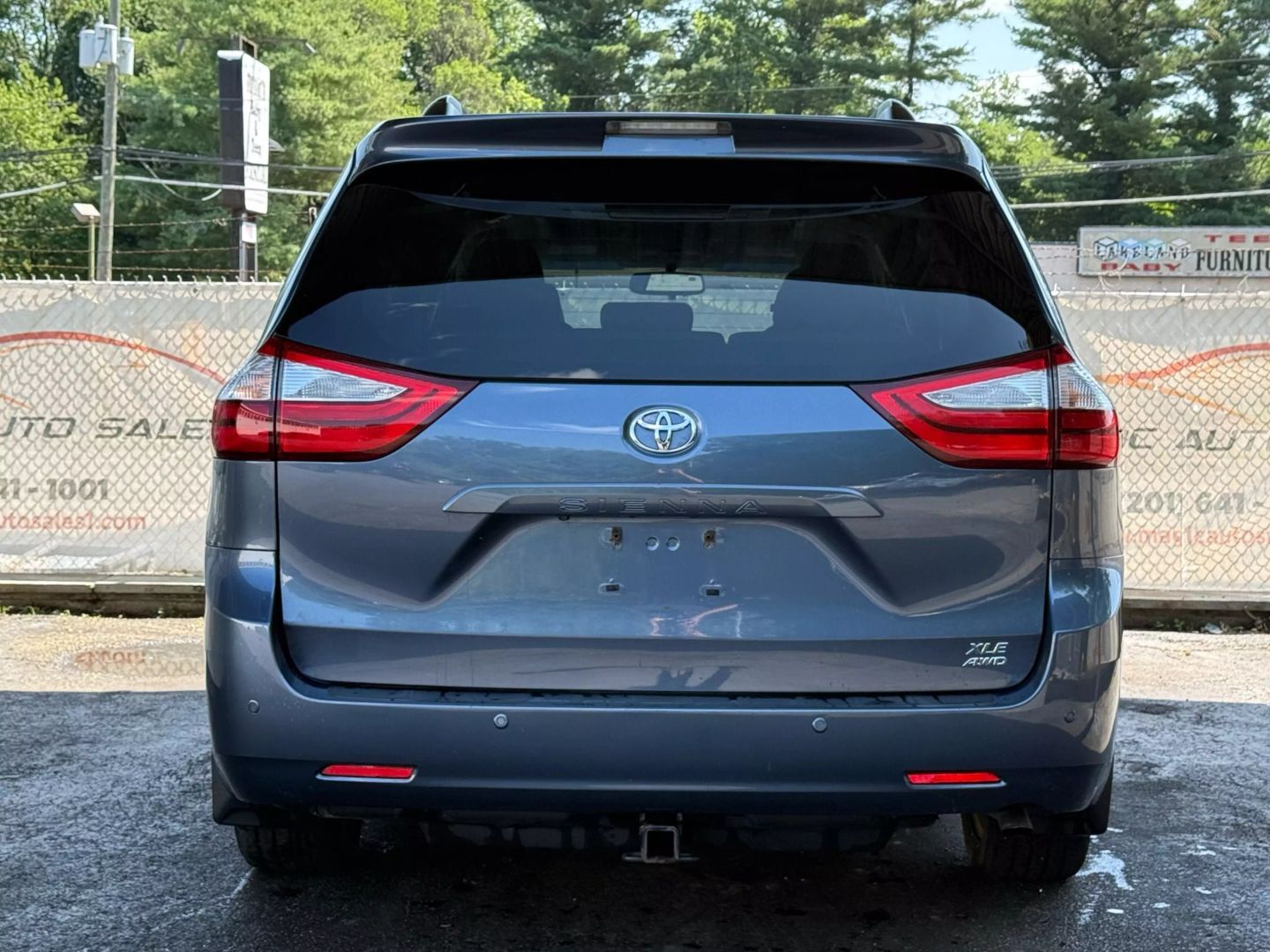 2015 Toyota Sienna - Image 10