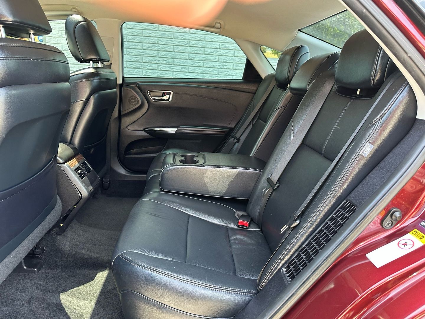 2015 Toyota Avalon - Image 16