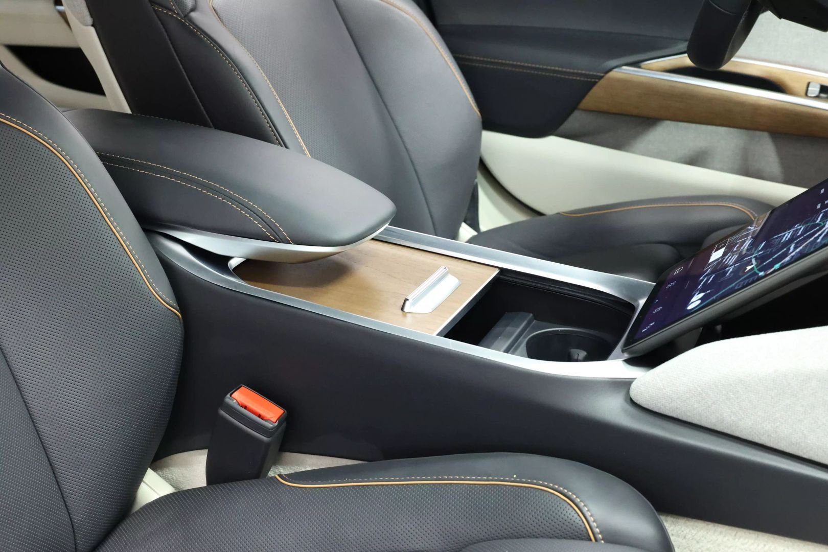 2025 Lucid Air - Image 101
