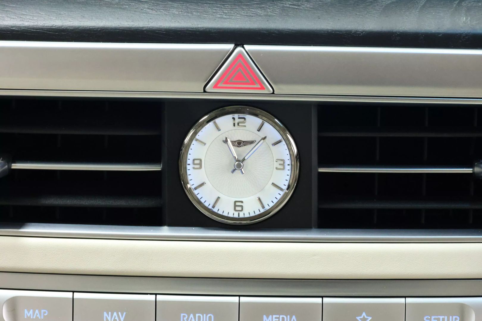 2020 Genesis G90 - Image 47