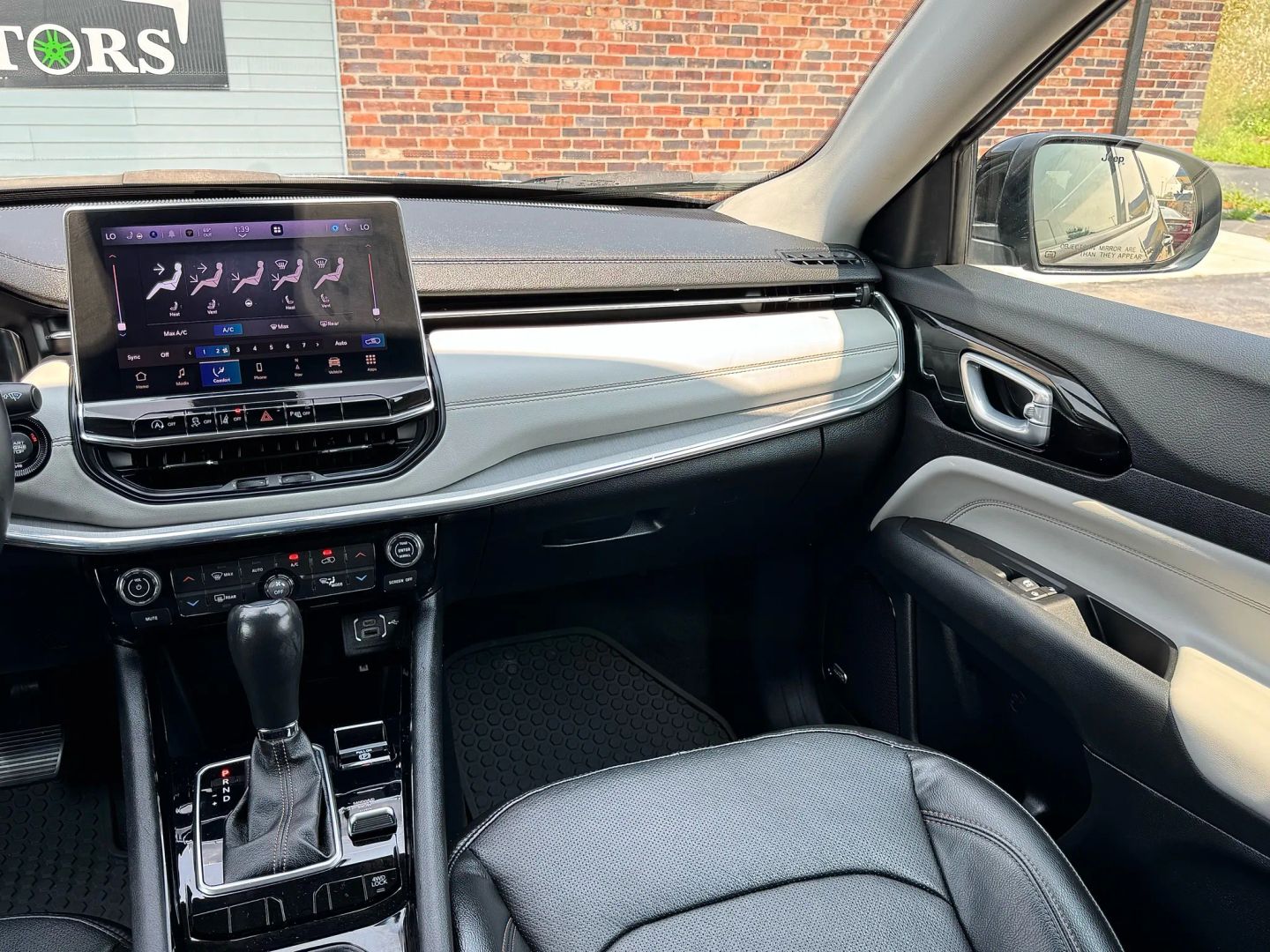 2022 Jeep Compass - Image 29