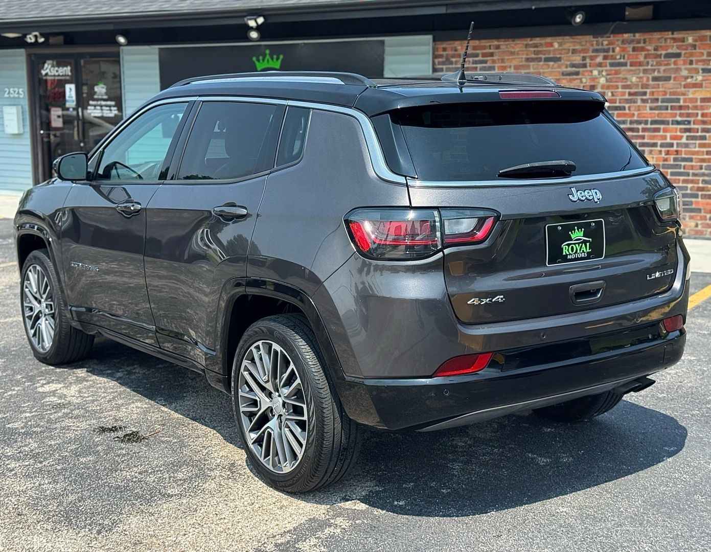 2022 Jeep Compass - Image 11