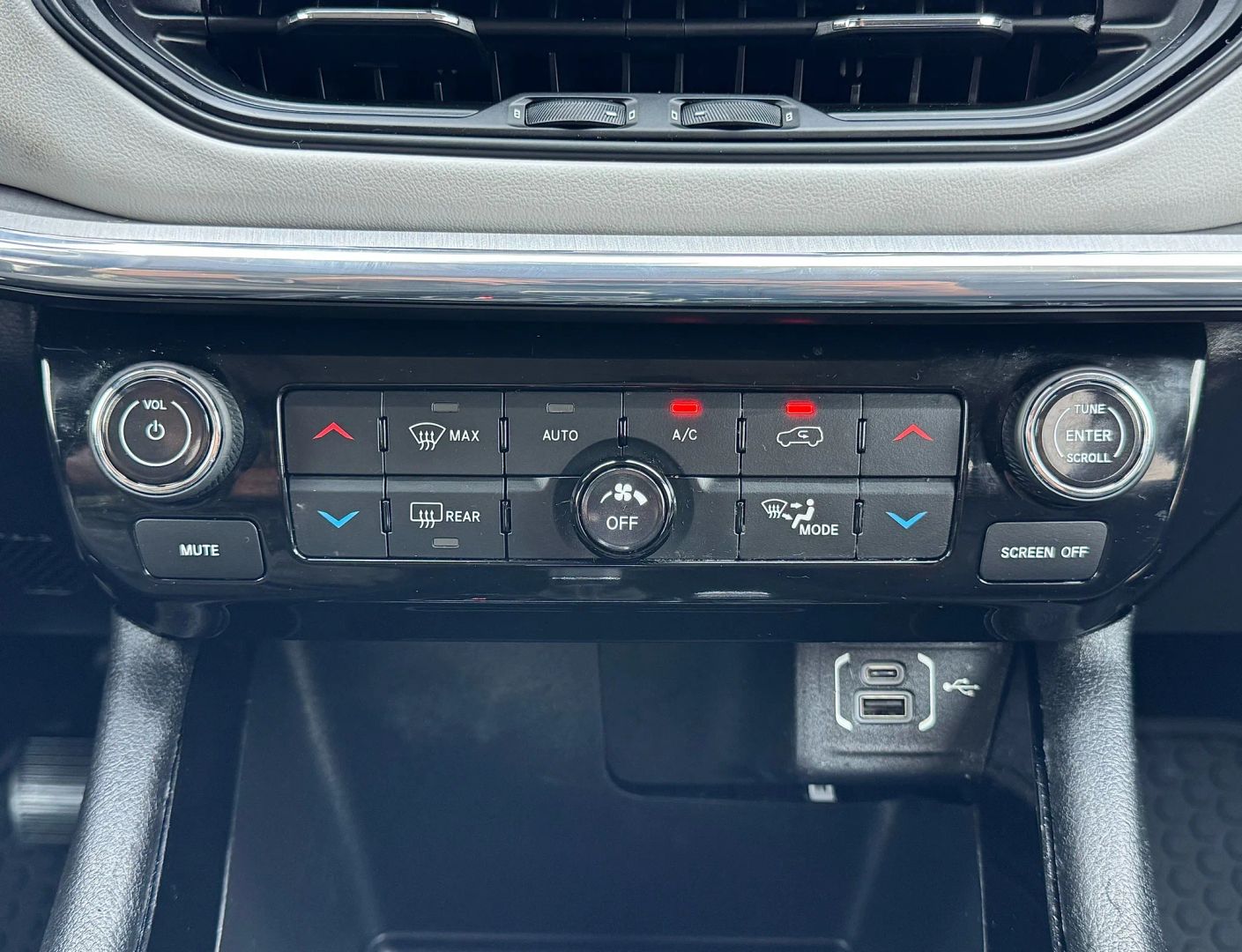 2022 Jeep Compass - Image 33