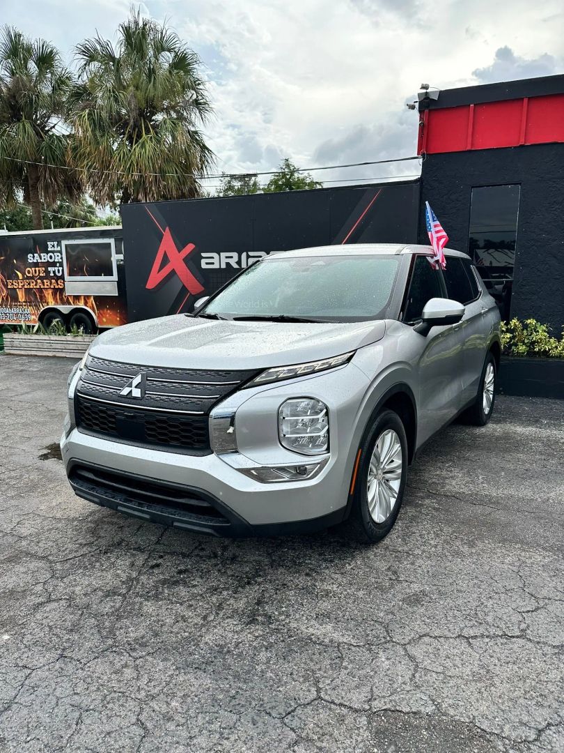 2022 Mitsubishi Outlander ES