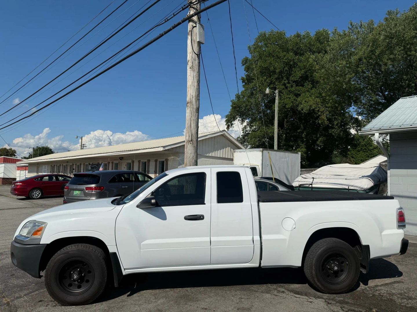 2008 Mitsubishi Raider LS