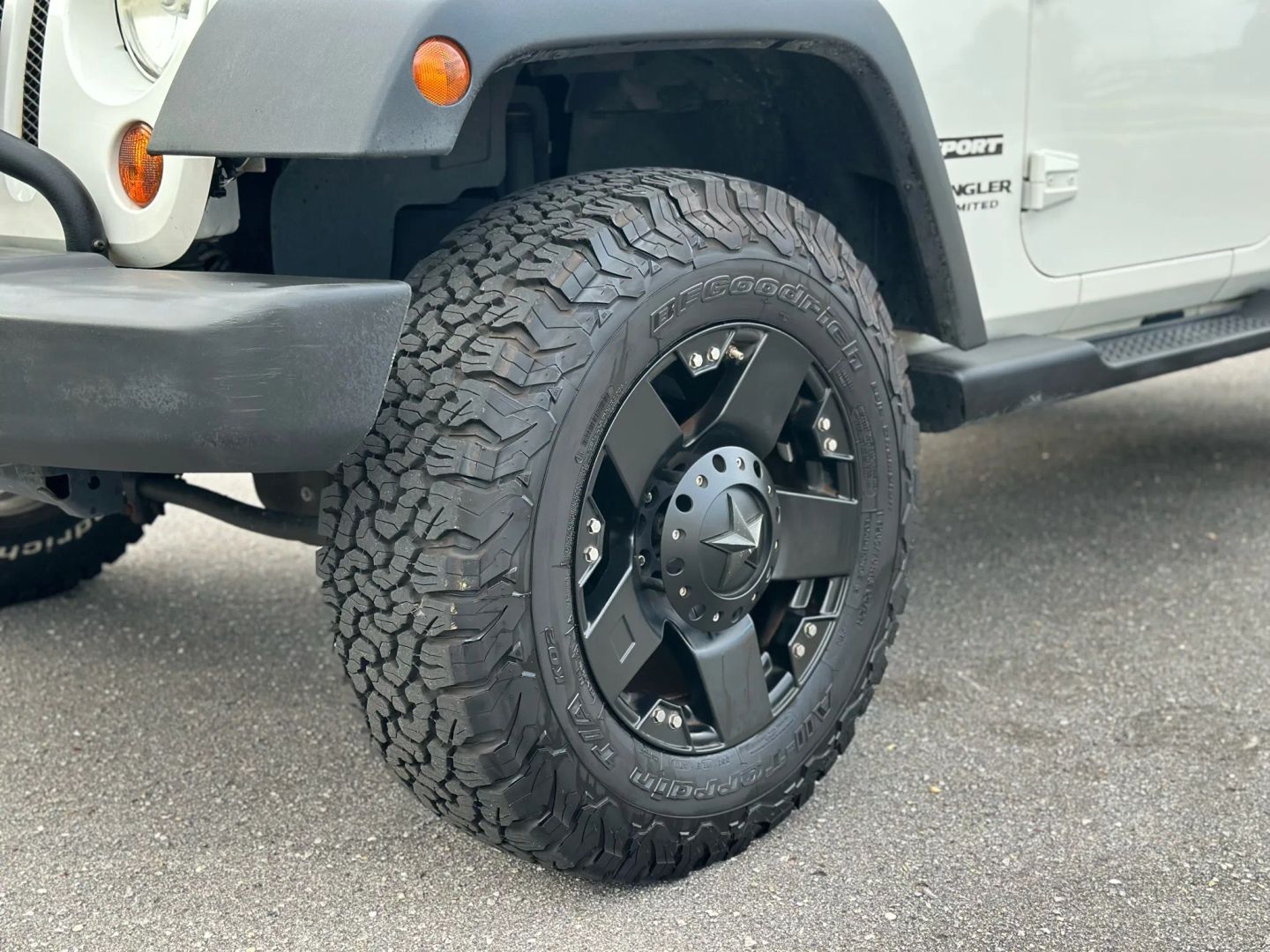 2010 JEEP WRANGLER SUV V6, 3.8 LITER UNLIMITED SPORT SUV 4D